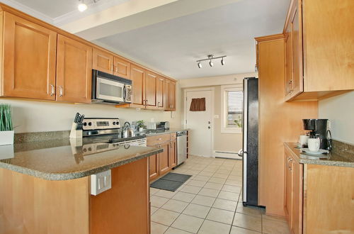 Photo 5 - Charming 1BR Apt in Arlington Heights