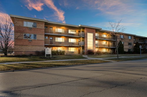 Photo 13 - Picturesque 1BR Apt in Arlington Heights