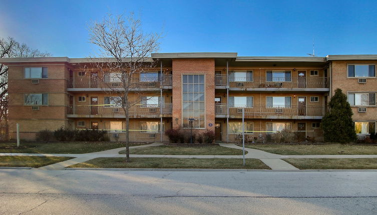 Photo 1 - Picturesque 1BR Apt in Arlington Heights