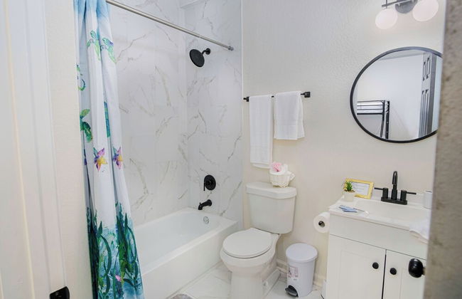 Magnificent 4BR Near Famous Riverwalk and Downtown - Foto 16