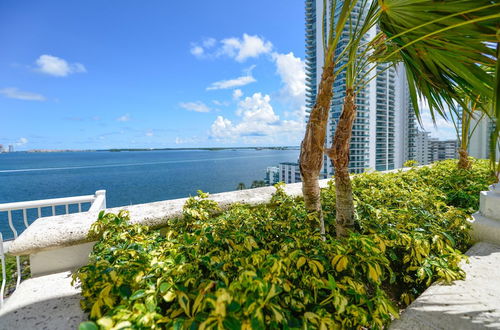 Foto 37 - Pool view from Exclusive Brickell Condo