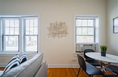 Photo 38 - 3BR Amazing Apt with Parking in Logan Sq