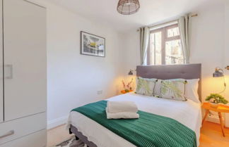 Photo 3 - Bright 2 Bedroom House in Kennington