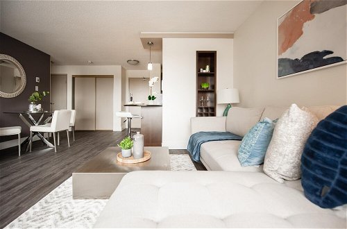 Foto 10 - Luxury Downtown One Bedroom Suite