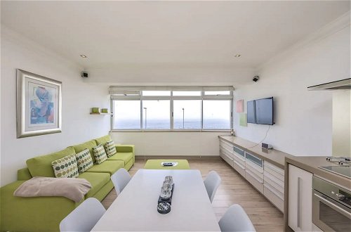 Foto 14 - Spacious Studio Apartment With Full Ocean View at Mouille Point