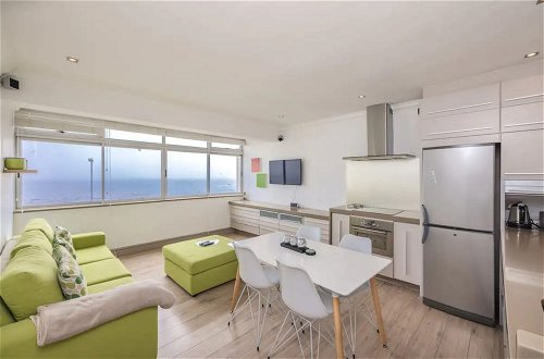 Photo 7 - Spacious Studio Apartment With Full Ocean View at Mouille Point
