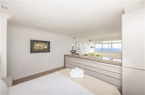 Photo 3 - Spacious Studio Apartment With Full Ocean View at Mouille Point