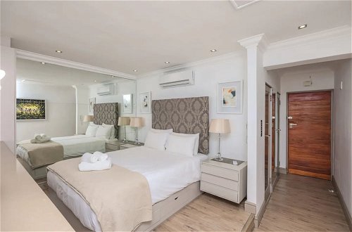 Photo 4 - Spacious Studio Apartment With Full Ocean View at Mouille Point
