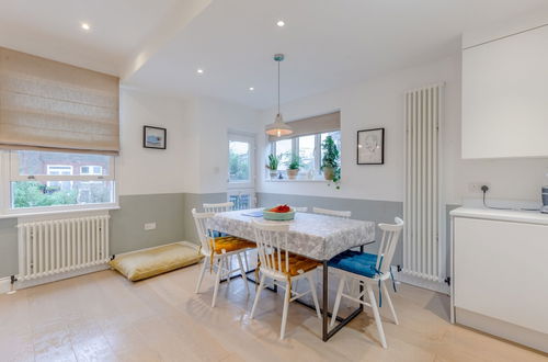 Photo 18 - Stunning 2 Bedroom Flat With a Garden in Barnes