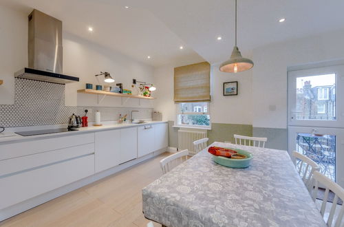 Foto 10 - Stunning 2 Bedroom Flat With a Garden in Barnes