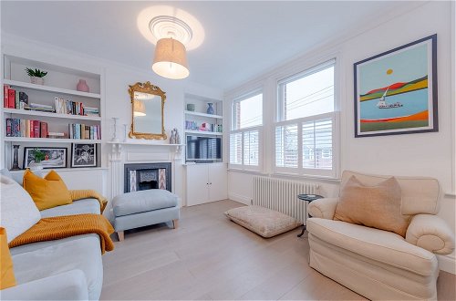 Photo 24 - Stunning 2 Bedroom Flat With a Garden in Barnes