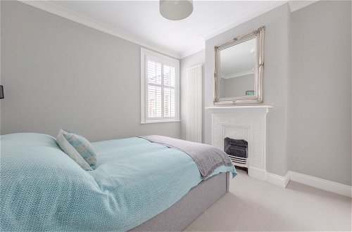Photo 2 - Stunning 2 Bedroom Flat With a Garden in Barnes