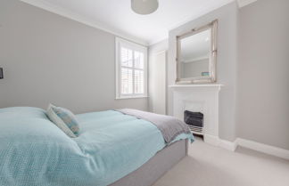 Photo 2 - Stunning 2 Bedroom Flat With a Garden in Barnes