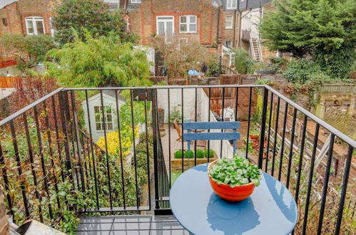 Photo 35 - Stunning 2 Bedroom Flat With a Garden in Barnes