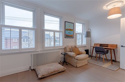 Photo 26 - Stunning 2 Bedroom Flat With a Garden in Barnes