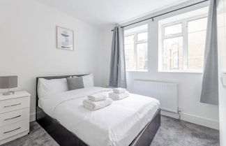 Photo 3 - Spacious and Central 4 Bedroom Flat - West Kensington