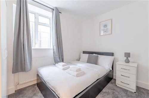 Foto 14 - Spacious and Central 4 Bedroom Flat - West Kensington