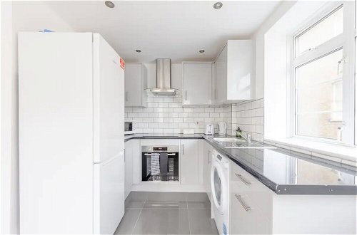 Photo 18 - Spacious and Central 4 Bedroom Flat - West Kensington
