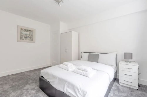 Photo 6 - Spacious and Central 4 Bedroom Flat - West Kensington