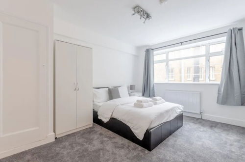 Photo 10 - Spacious and Central 4 Bedroom Flat - West Kensington