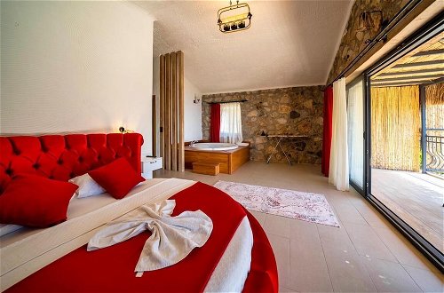 Foto 4 - Honeymoon Villa With Private Pool