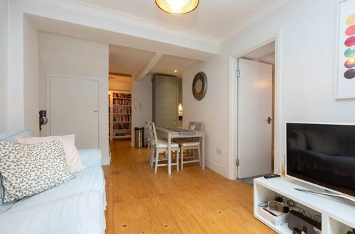 Photo 10 - Lovely 1 Bedroom Apartment in Colourful Notting Hill