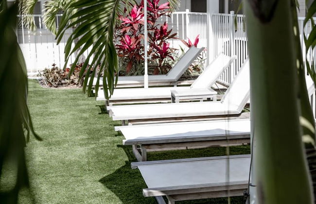 New! Modern King Suite Steps to the Beach! - Foto 16