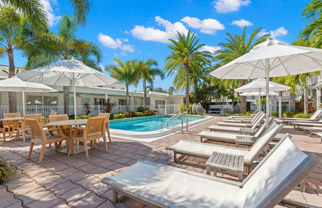 New! Modern King Suite Steps to the Beach! - Foto 13