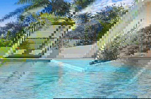 Foto 3 - Gorgeous Beach House Perched Right Over the Ocean