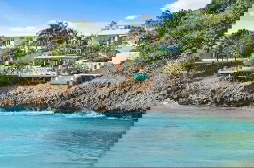 Foto 1 - Gorgeous Beach House Perched Right Over the Ocean