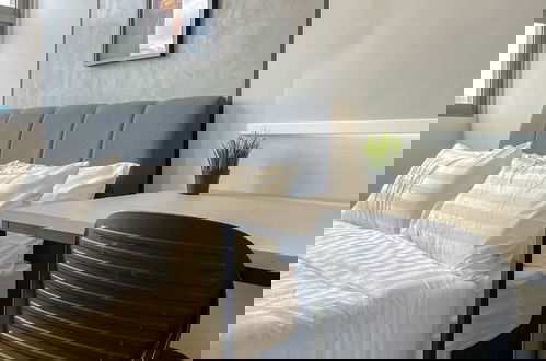 Foto 2 - Riveria City by Plush
