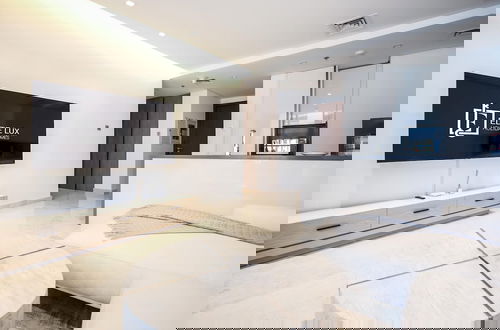Foto 3 - Elite LUX Holiday Homes - 2BR Suite of Elegance in Business Bay Dubai