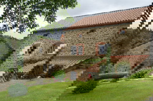 Foto 56 - Holiday Home in Saint-beauzire With Garden and Private Terrace