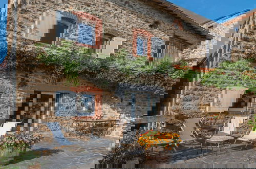 Foto 54 - Holiday Home in Saint-beauzire With Garden and Private Terrace
