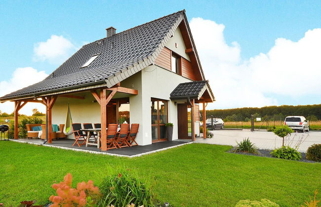 Holiday Home in Mielno Near Beach & Lake - Foto 1