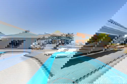 Photo 32 - Beachfront, Private Pool, Pizza Oven, Pool Table, Fast Internet, Family Friendly