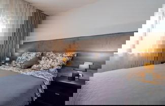 Photo 3 - Luminous Infinity Villa With Pool and Gym