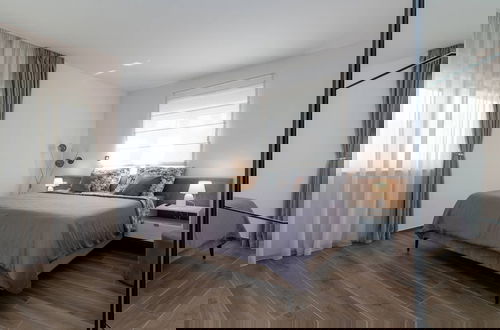 Photo 13 - Luminous Infinity Villa With Pool and Gym