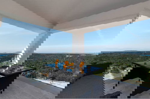 Photo 45 - Luminous Infinity Villa With Pool and Gym