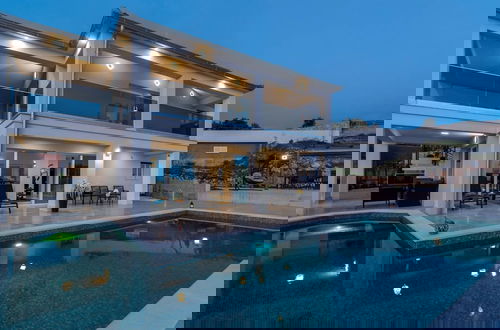 Photo 40 - Luminous Infinity Villa With Pool and Gym