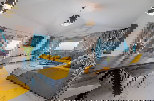 Photo 19 - Luminous Infinity Villa With Pool and Gym