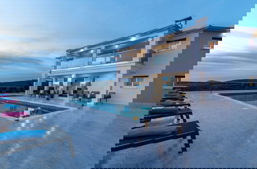 Photo 37 - Luminous Infinity Villa With Pool and Gym