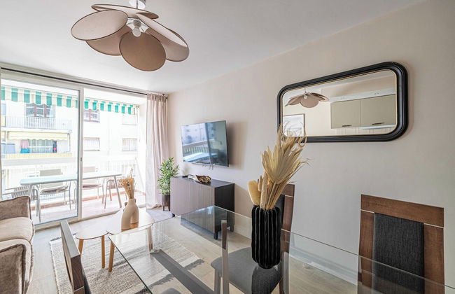Sunny Getaway With Balcony and A/C in Antibes - Foto 11