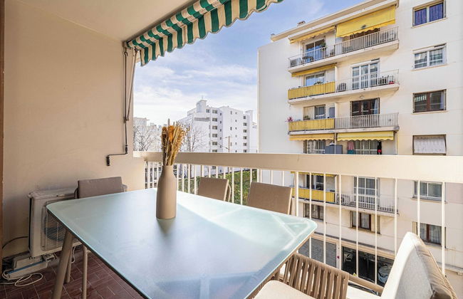 Sunny Getaway With Balcony and A/C in Antibes - Foto 12