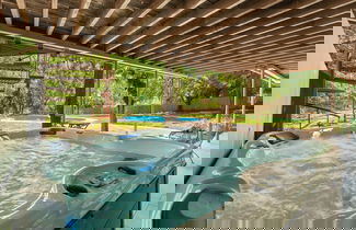 Foto 2 - Spacious Family Home w Pool Hot Tub Large Yard