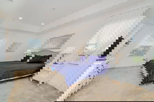 Foto 9 - Beautiful Home Near Disney With Private Pool! 5 Bedroom Villa by RedAwning