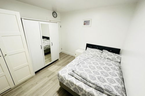 Photo 3 - Immaculate 1-bed Apartment in Harrow