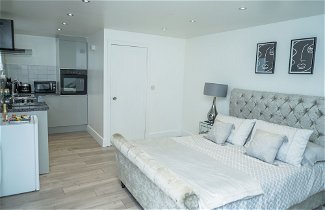 Photo 2 - Luxurious 1 bed Apartment for a Perfect Getaway