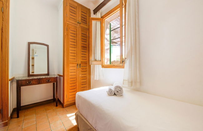 Cozy Stay in Historic Estate - Photo 10