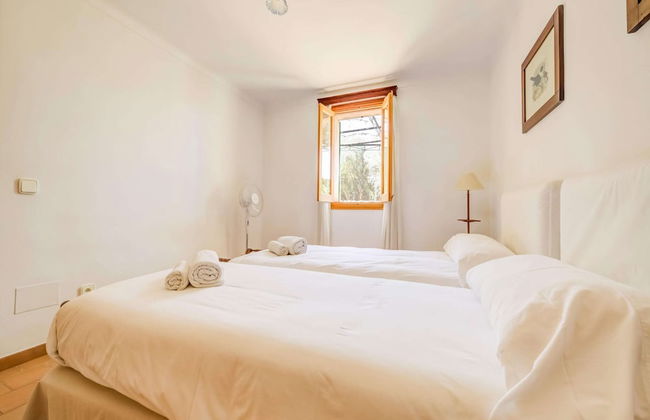 Cozy Stay in Historic Estate - Photo 4